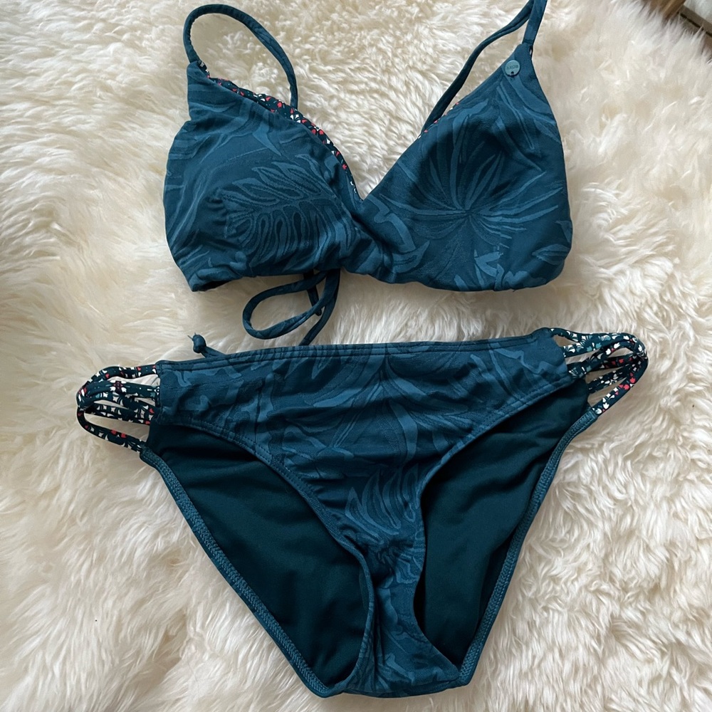 ROXY reversible triangle bikini